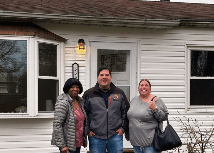 People Selling to A Reliable Long Island Cash House Buyer